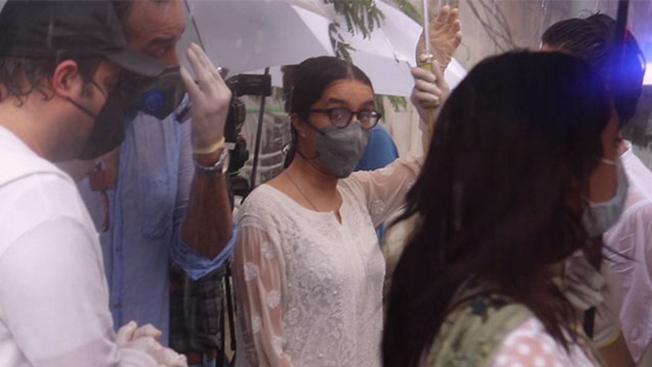 Sushant Singh Rajput funeral: Shraddha Kapoor, Kriti Sanon अंतिम विदाई देने पहुंचे | FilmiBeat