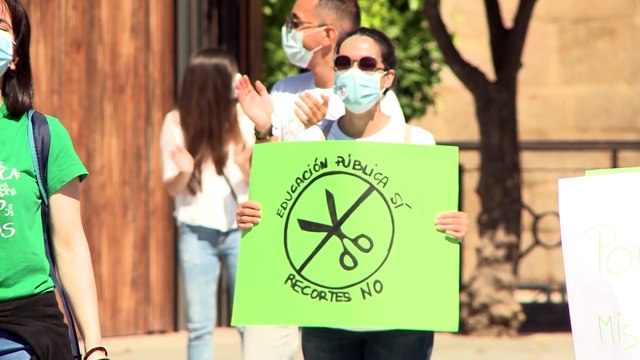 Movimiento Defensa de Educación Publica se concentra en Mérida contra recortes