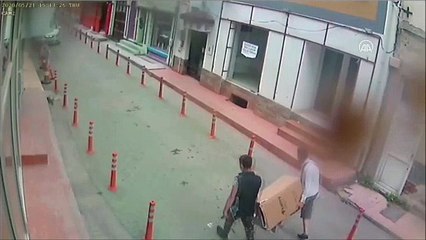 Çaldıkları kombiyi götürürken güvenlik kamerasına takılan iki şüpheliden biri yakalandı - ESKİŞEHİR