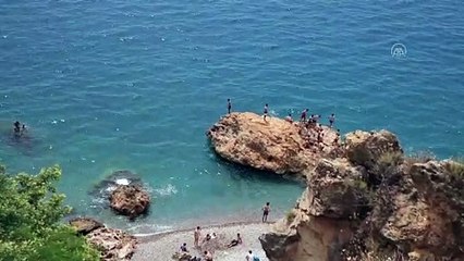 Plajlarında hafta sonu yoğunluğu - ANTALYA