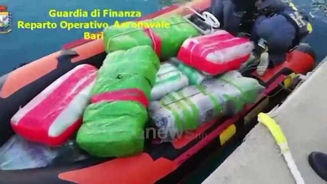 Ora News - Drogë me skaf nga Shqipëria drejt Italisë përmes Adriatikut, 2 shqiptarë në pranga