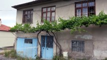 Kayseri'de göçük nedeniyle 2 katlı evin duvarı çöktü