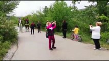Atlı ve bisikletli polis timlerinden Eymir Gölü'nde sosyal mesafe denetimi - ANKARA