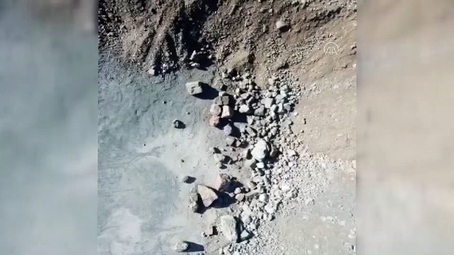 PKK'lı teröristlerce mevziye tuzaklanan el yapımı patlayıcı imha edildi - BİTLİS