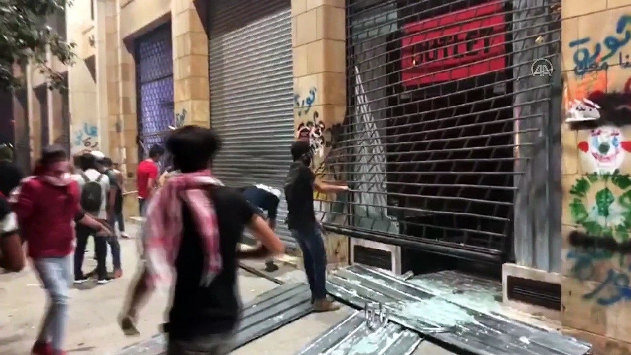 Lübnan'da ekonomik kriz protestoları sürüyor - BEYRUT