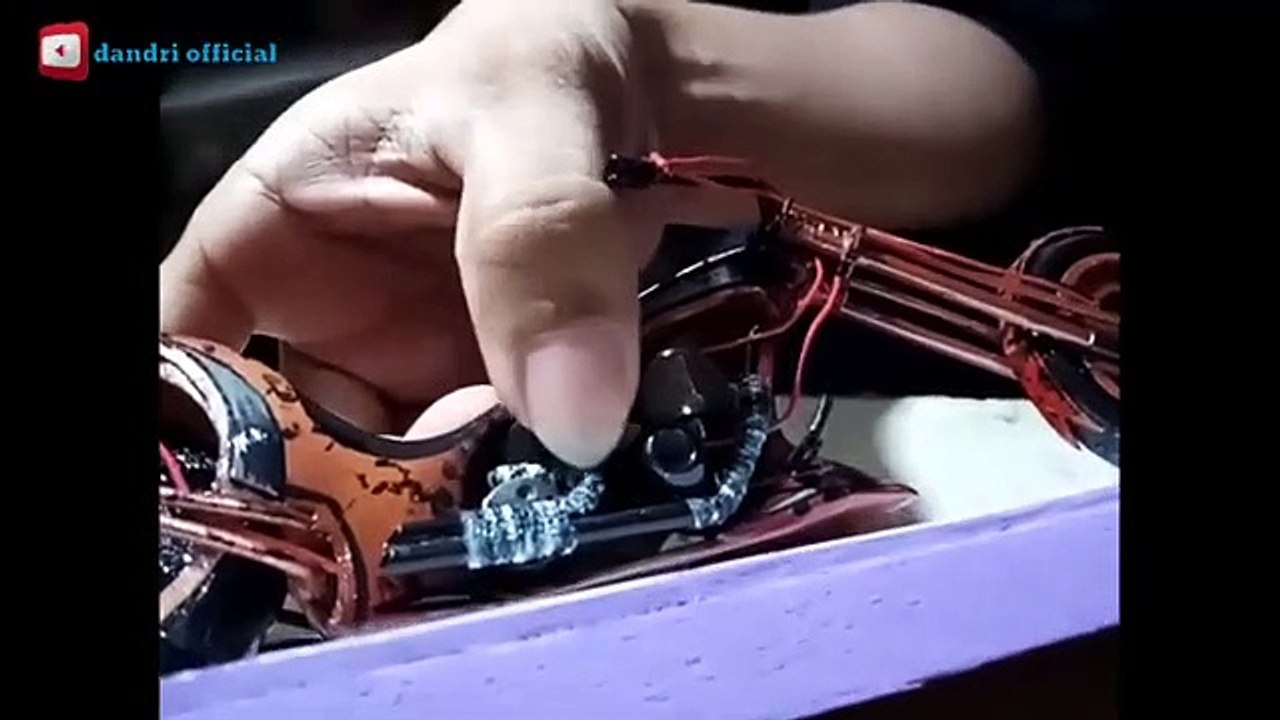 miniatur limbah yang sudah tak terpakai menjadi barang mewah