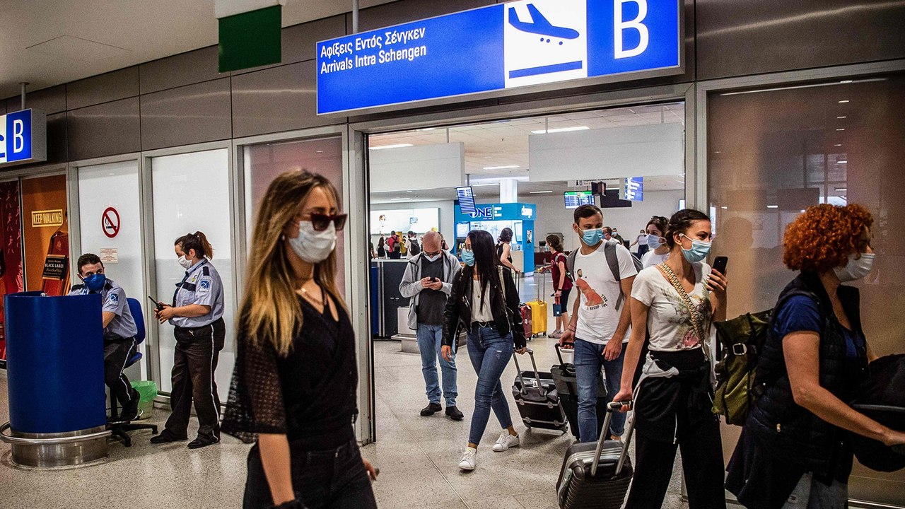 عد أشهر من الإغلاق بسبب كورونا.. فرنسا تعيد فتح حدودها مع أوروبا