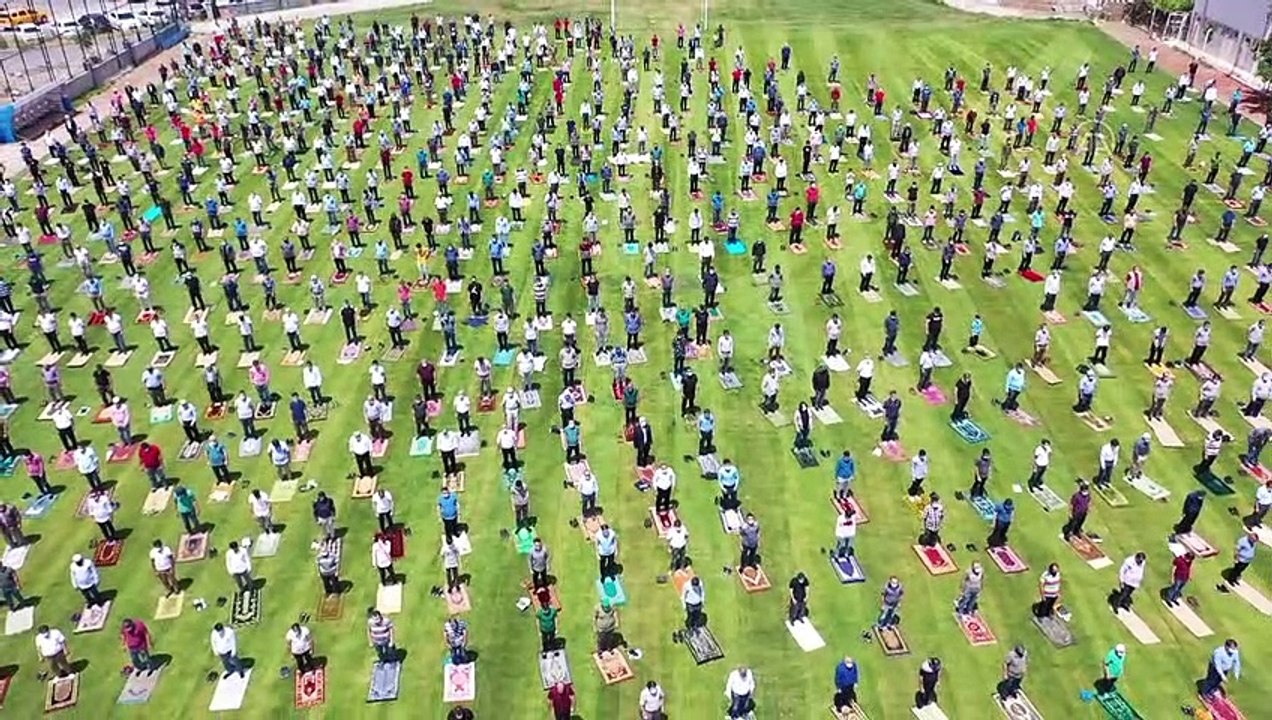 Cuma namazı salgın sonrası üçüncü kez kılındı - Futbol sahası - NEVŞEHİR