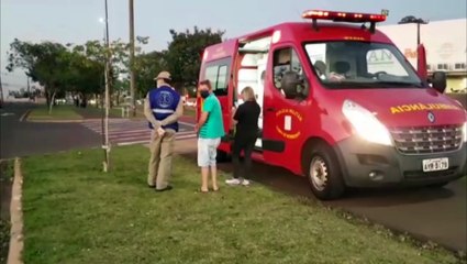 Ciclista sofre queda e precisa dos cuidados do Siate na Avenida Tancredo Neves