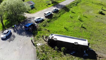 Yolcu otobüsü devrildi: 19 yaralı (3) - ERZİNCAN