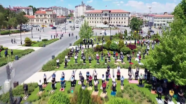 Cuma namazı cemaatle yeniden kılındı - drone - SİVAS