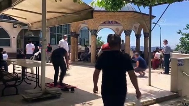 Sosyal mesafeli ikinci cuma namazı kılındı - İSTANBUL