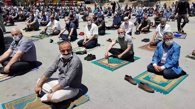 Cuma namazı cemaatle yeniden kılındı - NİĞDE