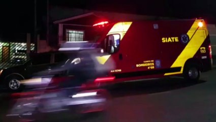 Carros se envolvem em colisão na Rua Jacarezinho, no Brasília