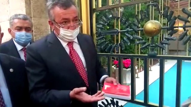 CHP Grup Başkanvekili Altay ve bir grup milletvekili, Meclis Başkanlığına Anayasa kitapçığı bıraktı - TBMM