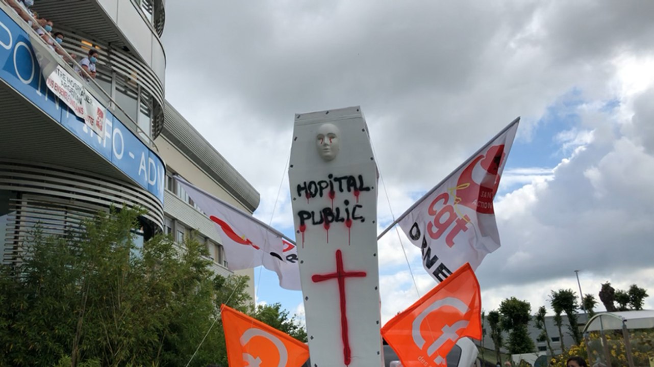 Les soignants manifestent pour réclamer davantage de moyens pour l’hôpital public
