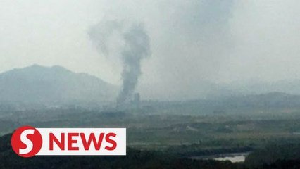 Скачать видео: North Korea blows up inter-Korean liaison office