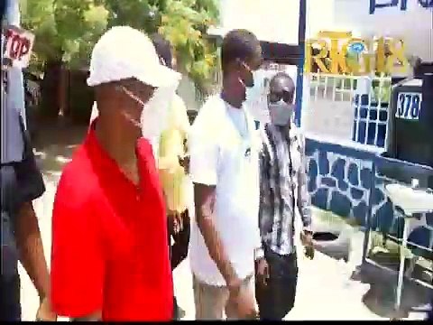 Bernardin Fils Audain Minis Enteryè a distribye mas epi chita pale ak jèn yo nan Tigwav ak Grangwàv.