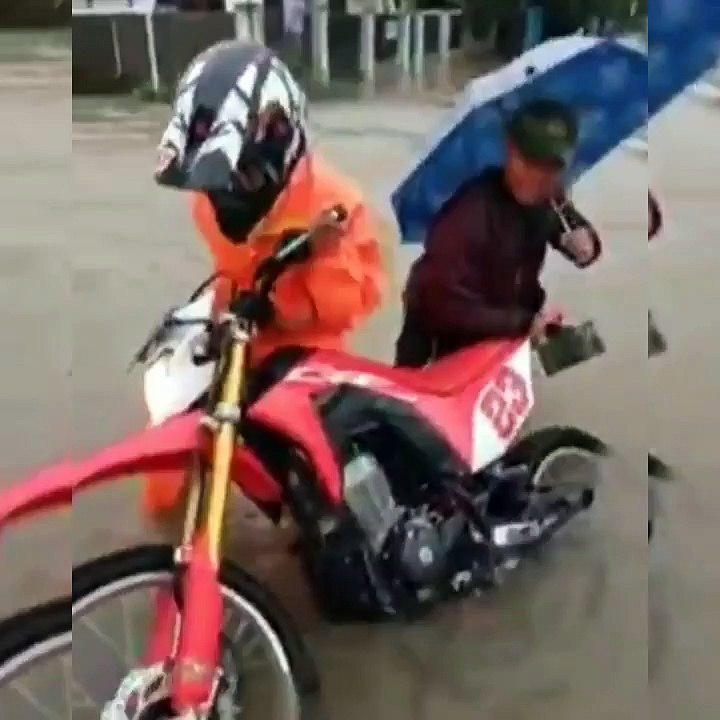 KOMPILASI VIDEO CRASH KECELAKAAN DI INDONESIA ( 720 X 720 )