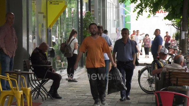 Ora News - Koronavirusi shpërthen në institucione, qytetarët në rrugë pa maska