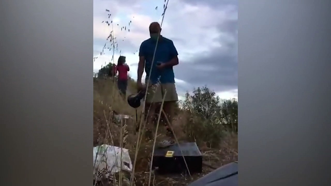 Ponen el 'Viva España', de Manolo Escobar, enfrente del casoplón de Iglesias