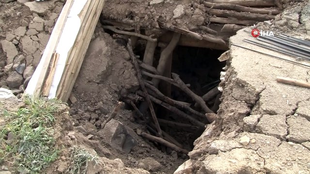 Bingöl'de 4.3 şiddetinde artçı bir deprem meydana geldi, Elmalı köyünde hasarlı binada kısmen çöküntü oluştu