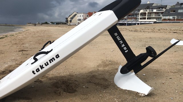 L’entreprise Takuma test ses e-Foil à Larmor-Plage