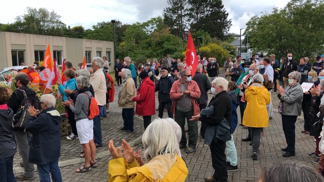 Mobilisation pour les soignants devant l’hôpital