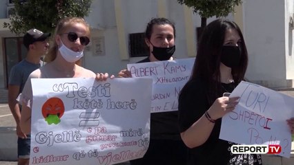 Download Video: Protesta për testin e Gjuhës/Tërhiqet Ministria e Arsimit:Maturantëve s'do tu llogariten në vlerësim