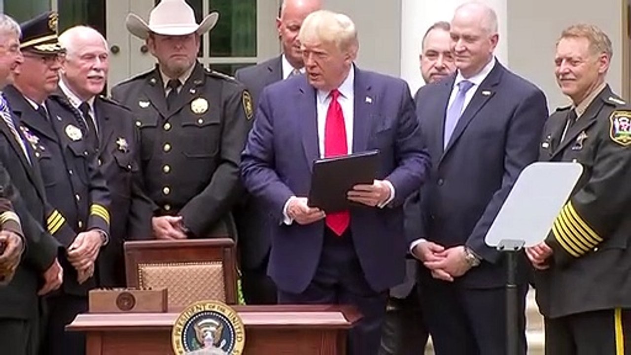 Modesta reforma policial de Trump ante protestas contra el racismo y el abuso