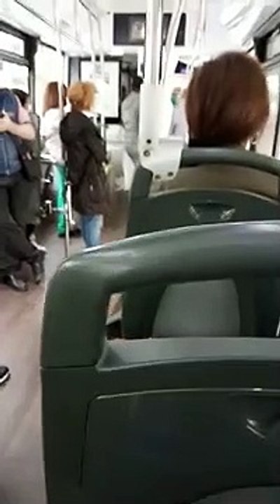 Brutal agresión a un condutor de Vitrasa cando lle esixiu que se colocase a máscara a un usuario