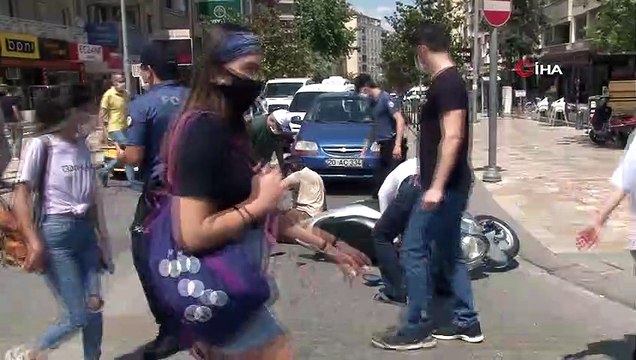 Otomobil kırmızı ışıkta bekleyen motosiklete çaptı; 1 yaralı