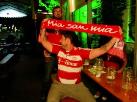 Bayern - La joie mesurée des supporters bavarois après le sacre