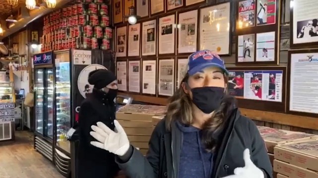 Koronavirüs salgını sırasında yaptığı yardımlarla ve ilham veren göç öyküsüyle gündeme gelen, New York’un Pizza Kralı Hakkı Akdeniz