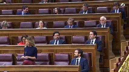 Cayetana Álvarez de Toledo 'le tira el café amargo a la cara' a Carmen Calvo