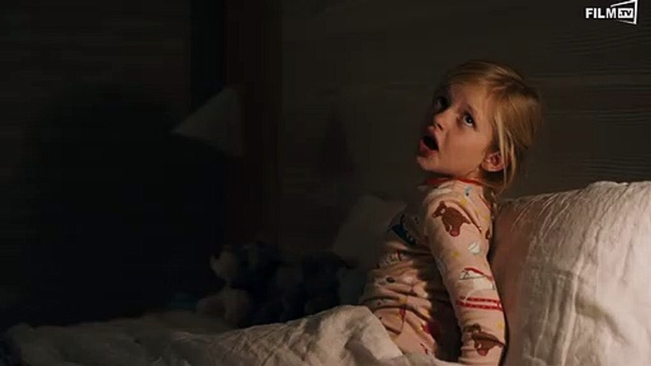 You Should Have Left Clip Ella tells Theo about a strange shadow on the wall Englisch English (2020)