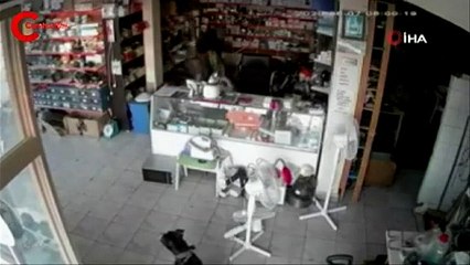 Dükkanı soyan hırsızları kovalamak yerine izlemeyi tercih etti