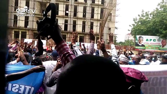 Ondo election: Akeredolu storms APC Secretariat, submits nomination form