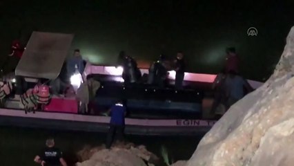 Erzincan'da bir araç nehre düştü: 4 ölü, 3 yaralı, 1 kayıp - AFAD ekiplerinin arama çalışması