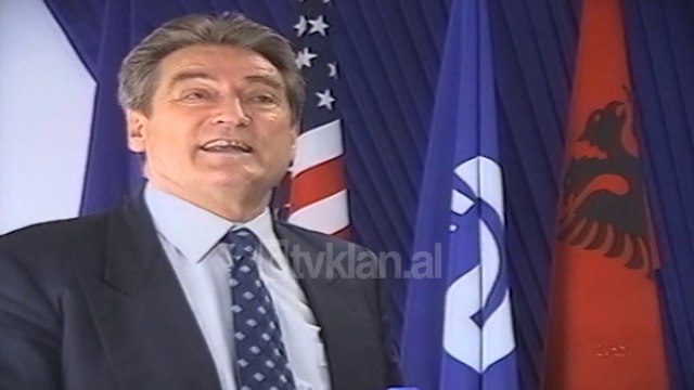 Lideri Berisha mbledh drejtuesit lokale te Partise Demokratike (12 Qershor 2000)