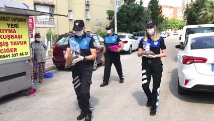 Polis sokak hayvanları için mama bıraktı - ADANA