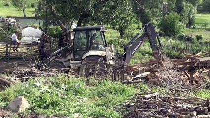 Türk Kızılaydan depremzedelere sıcak yemek ve çay ikramı - BİNGÖL
