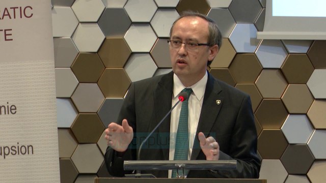 Lajçak: Kosova të ketë qëndrim unik për dialogun me Serbinë - News, Lajme - Vizion Plus