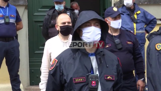 Report TV - Ngjitur me njëri- tjetrin, pamje nga tubimi i shoqatës së transportit: Duam pagë shtesë!