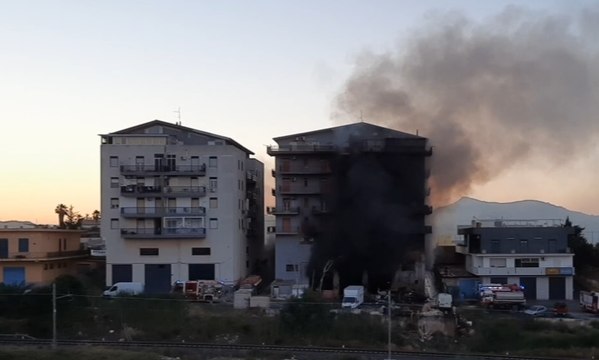 Agrigento - Incendio nel magazzino di una palazzina (17.06.20)