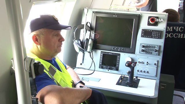 Yeni yangın söndürme uçağını Tarım ve Orman Bakanı Pakdemirli denedi