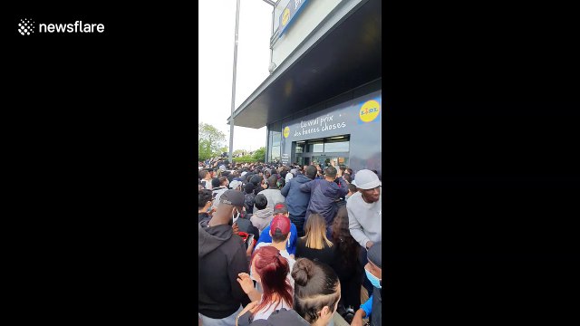 French police pepper spray PS4 bargain hunters