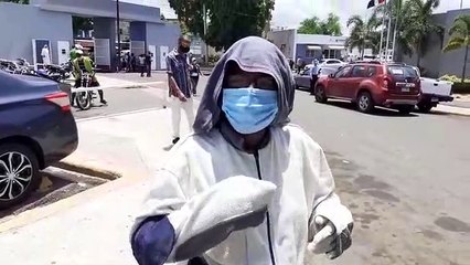 Mujer denuncia que tiene síntomas de COVID-19 y no recibe atención médica