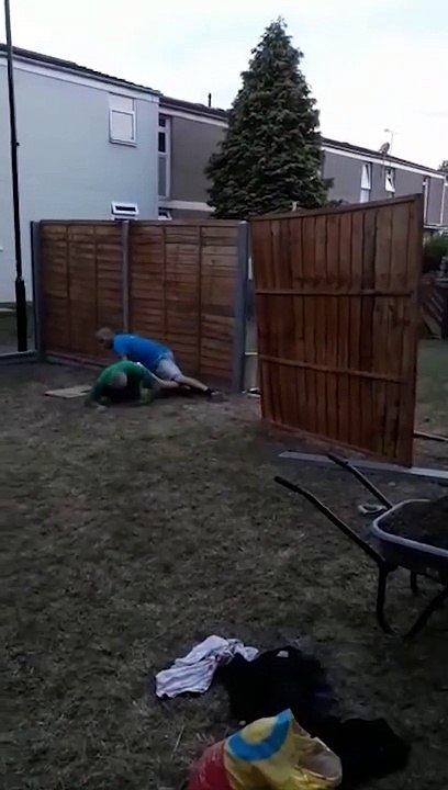 Une belle bande de bricoleurs du dimanche.... FAIL