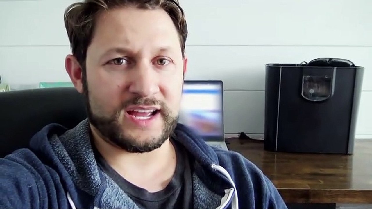 Ashley Wants To Give Anthony A "Quarantine Cut" In 'MAFS: Couple's Cam' Exclusive Sneak Peek